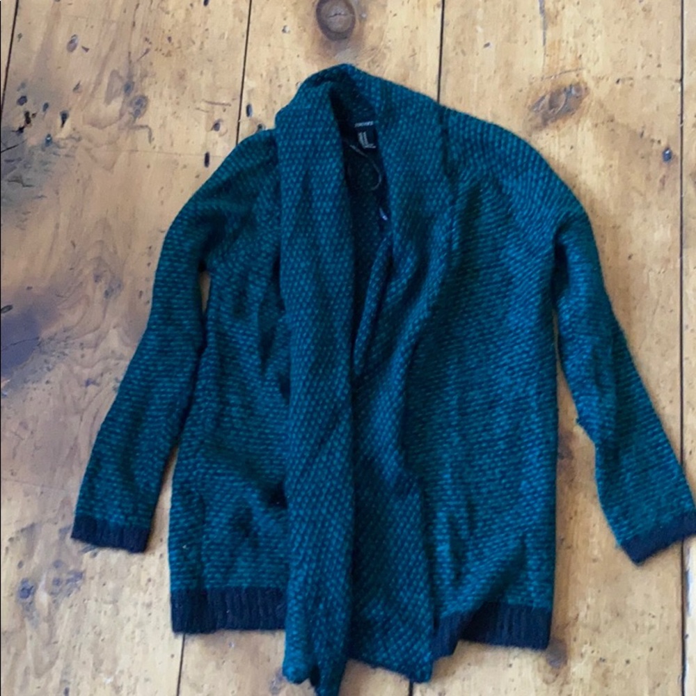 Sweater. Dark green and black